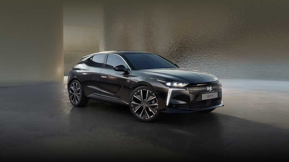 Front angled side view of DS No4