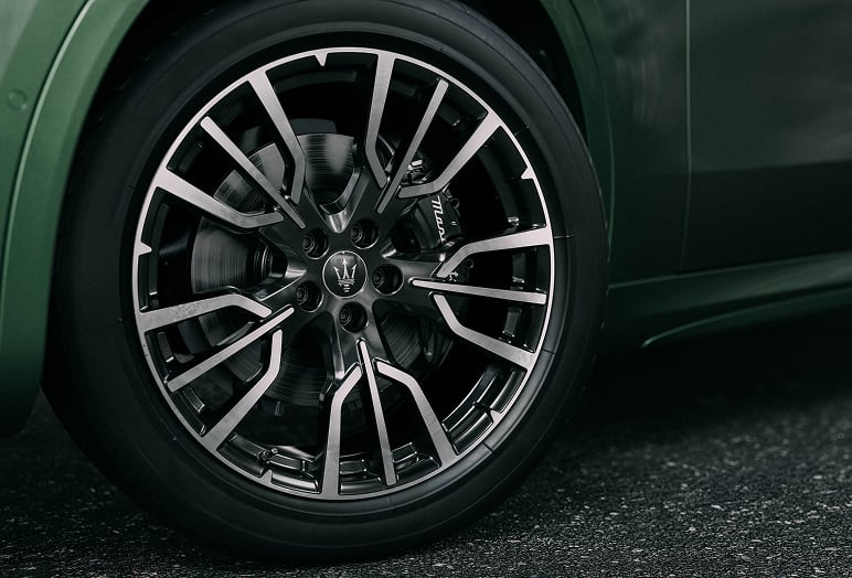 Close up view of Maserati Grecale alloy wheels