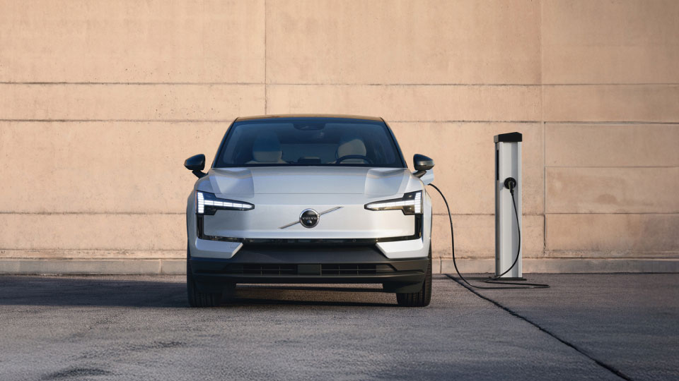 Volvo EX30 charging